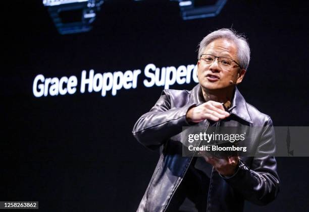 黄仁勋演讲后4个小时，苏姿丰带着她的“复仇者联盟”上台了